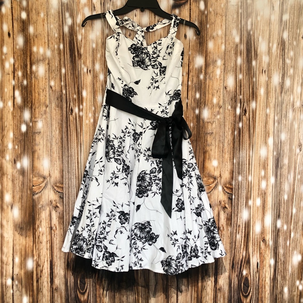 Hearts & Roses Graphite Flower Halter Dress - Picture 4 of 10